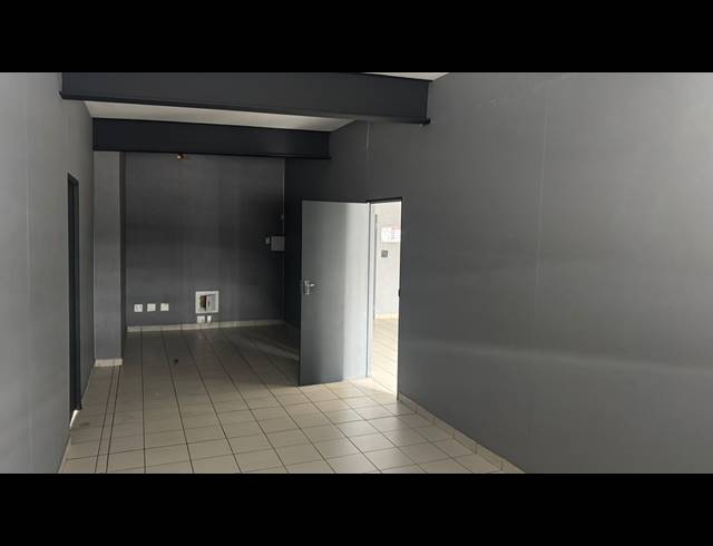 1,330M² WAREHOUSE TO LET IN PRETORIA WEST